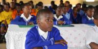 ugandiske børn i klasselokale
